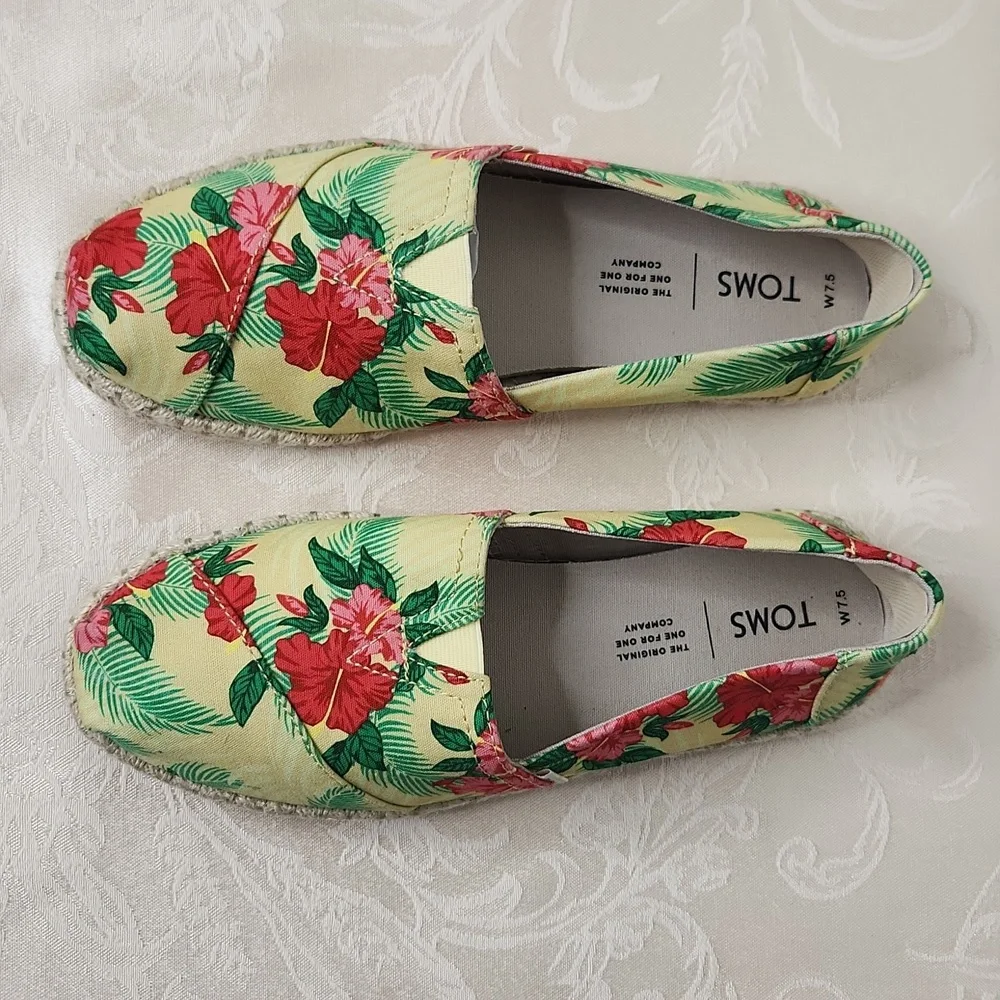 Tom's hawaiian hibiscus pale yellow floral print espadrille alpragata rope 7.5
